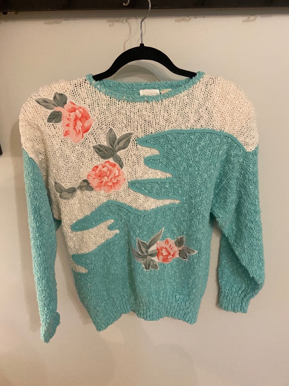 lightweight true gem 80's sweater--stitched appliqué roses.